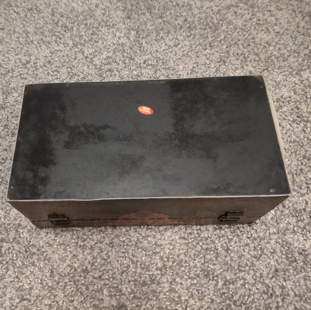 Olde-Worlde Tissue Box - Picture 11 of 16